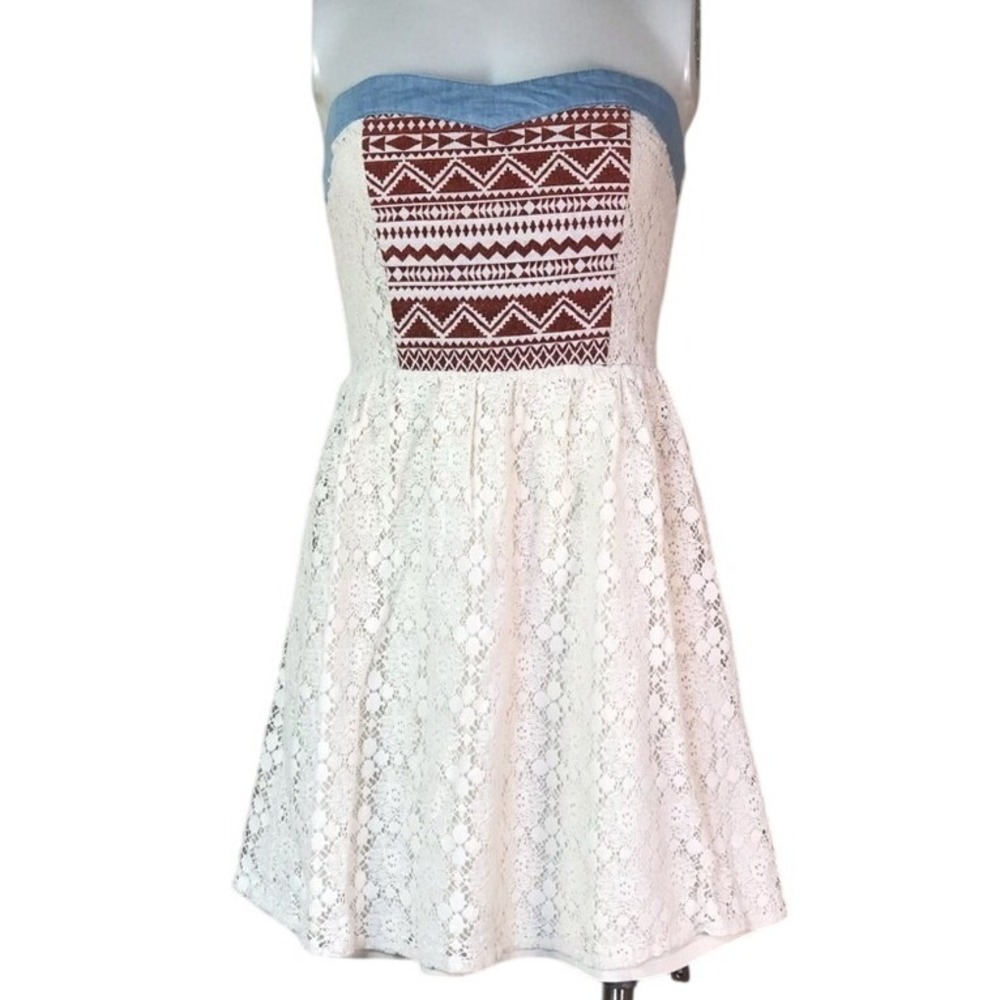 FLYING TOMATO CREAM‎ LACE STRAPLESS DRESS